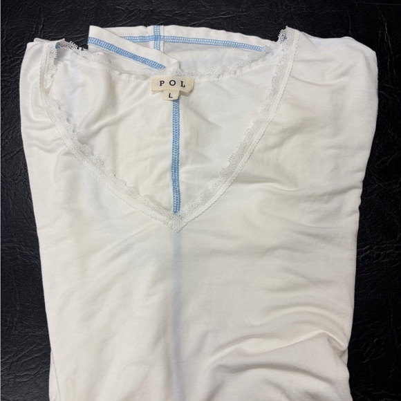 POL V-Neck Lace Trim Tee - Picture 5 of 9